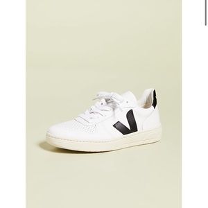 Veja v10 sneakers